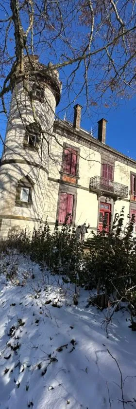 Le Château Giat，位于Giat的酒店