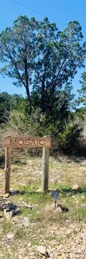Mosaic On The Hill，位于圣马科斯的酒店