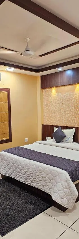 Hotel Royal Wings，位于Elūr的酒店