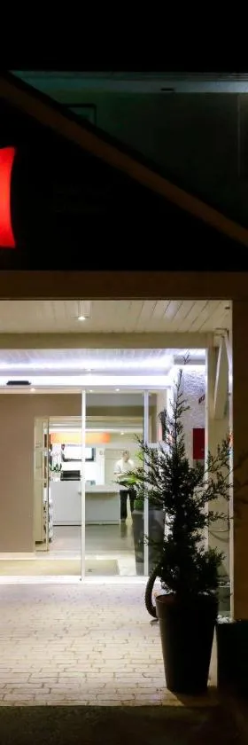 舒瓦塞南多尔宜必思酒店，位于多勒的酒店