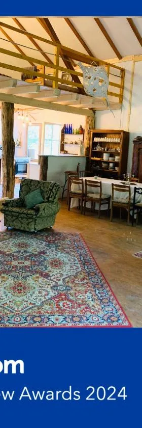 Home of arts and creation, Erdei alkoto studio，位于Verőce的酒店