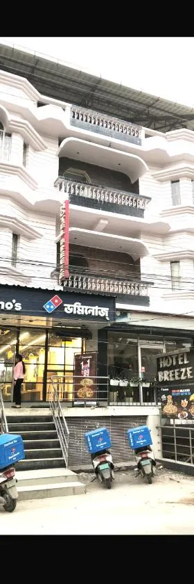 HOTEL BREEZE NEW JALPAIGURI，位于西里古里的酒店