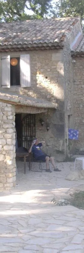 La Crozette - Mas Provençal，位于Saint-Restitut的酒店