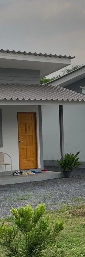 KHUN CHUAT'S HOUSE，位于Ban Nong Ben的酒店