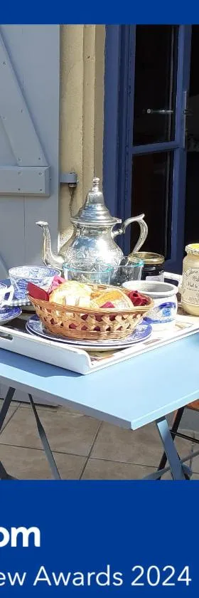 Les volets bleus，位于沙尔略的酒店