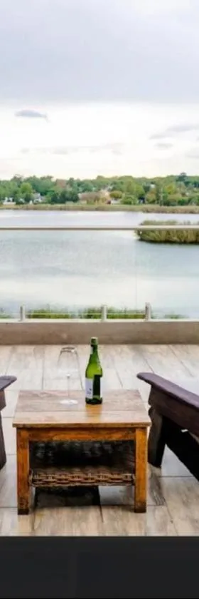 One O Eight Boutique Hotel，位于伯诺尼的酒店