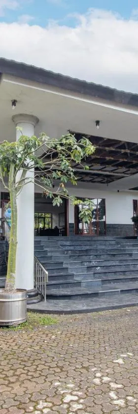 Grand Nirwana Resort Lembang，位于Tangkubanperahu的酒店