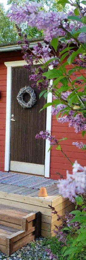Romantic Old Country Cottage with sauna for Couples，位于Loue的酒店