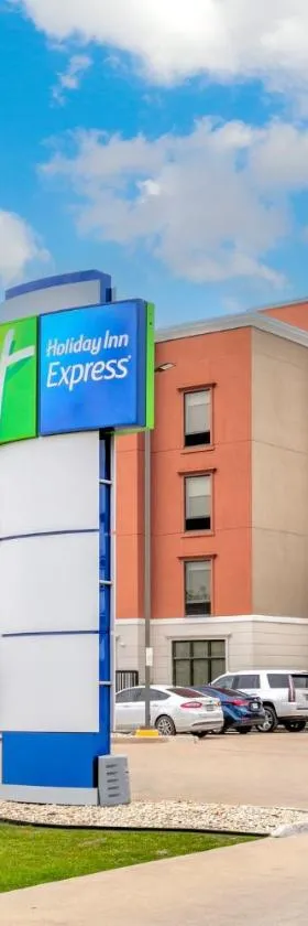 Holiday Inn Express Hillsboro I-35 by IHG，位于希尔斯伯勒的酒店