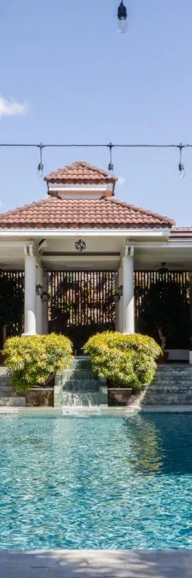 Teofely Gardens Resort near Tagaytay，位于锡朗的酒店