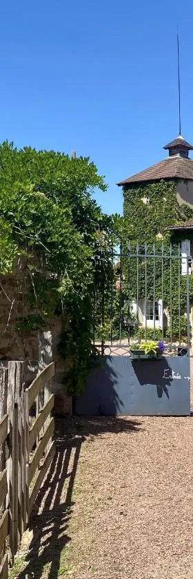 La Grange，位于Coutouvre的酒店