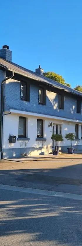 Haus Päsch nahe See mit beheiztem Whirlpool/Sauna，位于比特亨巴赫的酒店