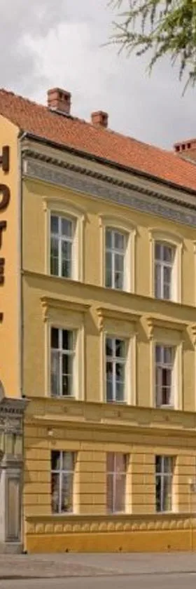 SHotels przy Restauracji Stodoła，位于巴尔托希采的酒店