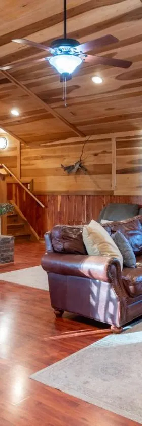 Kentucky Lake Retreat，位于Dover的酒店