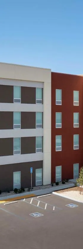 Home2 Suites By Hilton Clovis Fresno Airport，位于克洛维斯的酒店