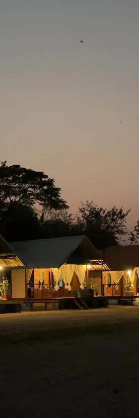 อิงน้ำท่าจีน (ท่าจีนรีสอร์ท)，位于素攀武里的酒店