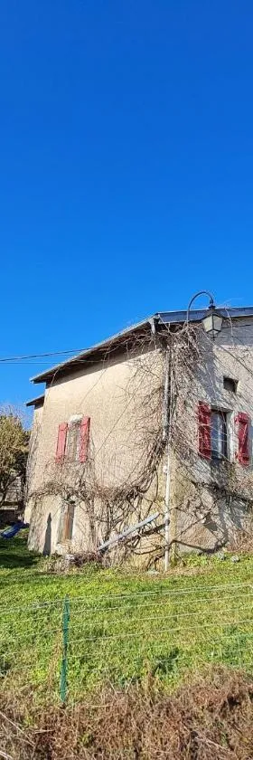 Gîte de charme dans ferme lorraine avec jardin clos, à proximité de sentiers et base de loisirs - FR-1-584-32，位于Pulney的酒店