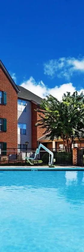 Homewood Suites by Hilton Greensboro，位于格林斯伯勒的酒店