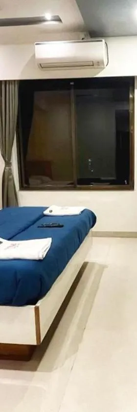 Hotel Ambai Executive，位于Tuljapur的酒店