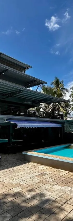 Lucky Tito Coron Dive Resort，位于科隆的酒店