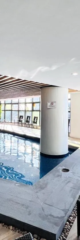 Sarrosa International Hotel and Residential Suites，位于宿务的酒店