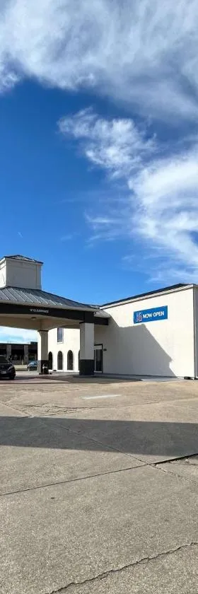 Motel 6 Denham Springs, LA，位于德纳姆斯普林斯的酒店