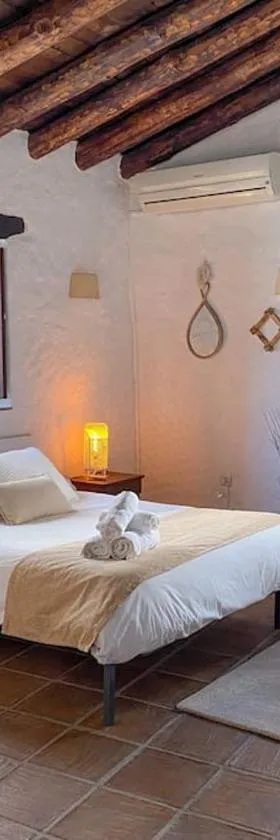 CasaBenadalid. Casa rural con piscina.，位于Benadalid的酒店
