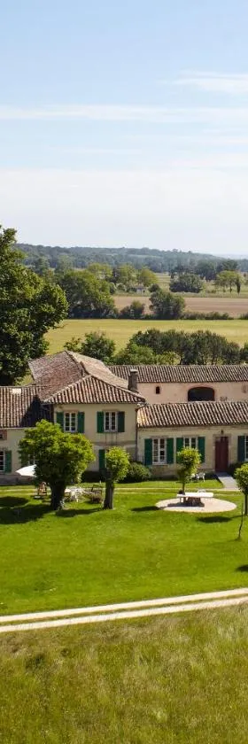 La Colonie St Joseph - Gîtes pour 6 de charme，位于Labastide-Savès的酒店