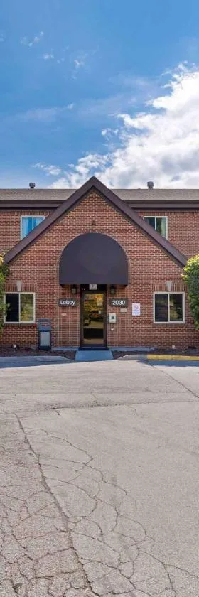 Extended Stay America Select Suites - St Louis - Westport - Craig Road，位于马里兰高地的酒店