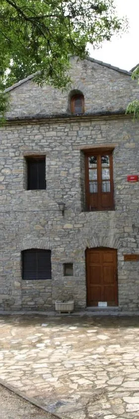 Albergue Ainsa - Morillo de Tou，位于艾因萨的酒店