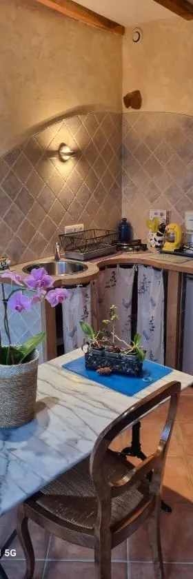 La Bar La Bonne，位于Barbonne-Fayel的酒店