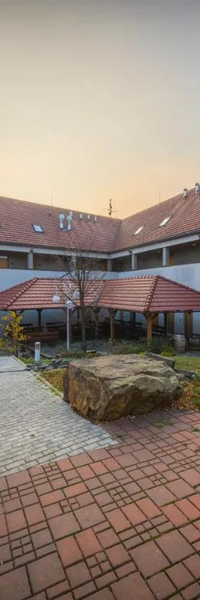 Hotel Madl，位于大比洛维采的酒店