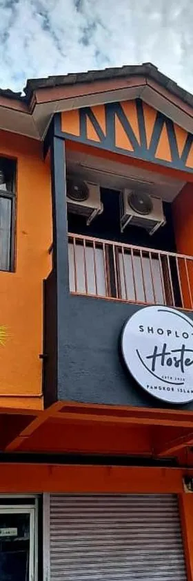 ShopLot Hostel Pangkor，位于卡庞帕斯班伽克的酒店