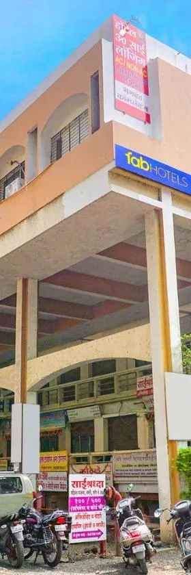 FabHotel Om Sai - Nr Nashik Railway Station，位于纳西克的酒店