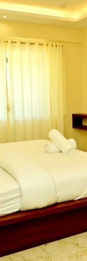 DOWNTOWN PR Groups Raashi Residency，位于Channarāyapatna的酒店