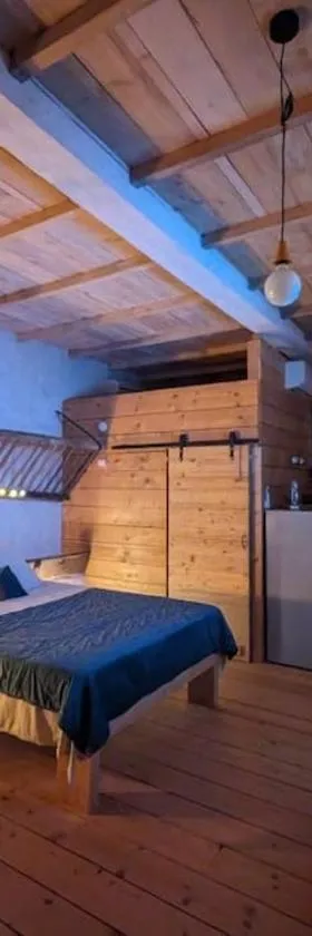 Logement - Studio indépendant à Pérouges，位于佩鲁日的酒店