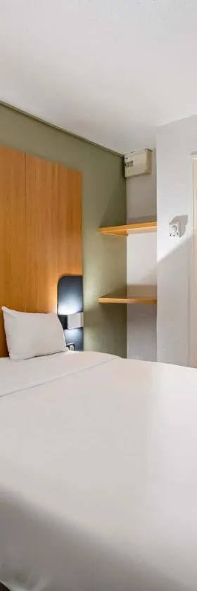 B&B HOTEL Saint-Etienne La Terrasse，位于圣艾蒂安的酒店