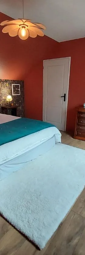 Spacieux appartement de charme, proche du circuit，位于马尼库尔的酒店