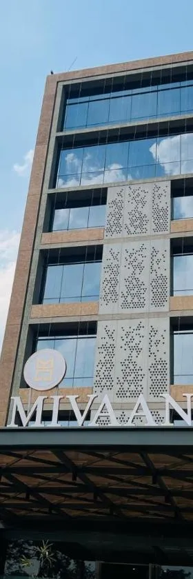 Hotel Mivaante，位于艾哈迈达巴德的酒店