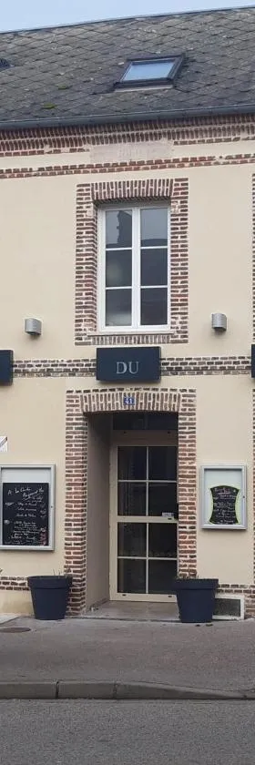 Logis Auberge du Valburgeois，位于Sainte-Gauburge-Sainte-Colombe的酒店