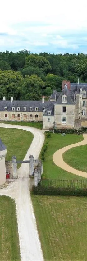 Chambres d'hôtes au Château de Gizeux，位于Gizeux的酒店