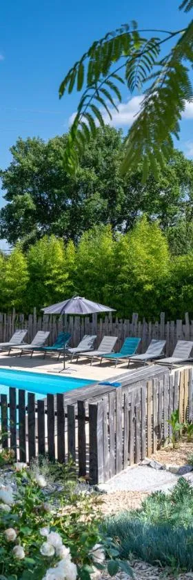 L Escapade Nature et Gourmande Gîtes, Chambres d'Hôtes, piscine, Spa Toulouse Colomiers Gers，位于Pujaudran的酒店