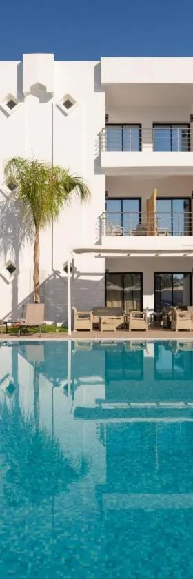 Acquaviva village，位于迦玛特的酒店