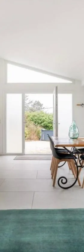 Villa entourée de verdure avec parking privé，位于阿吕安的酒店