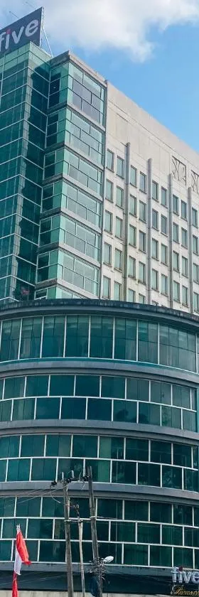 Five Premiere Hotel，位于沙马林达的酒店