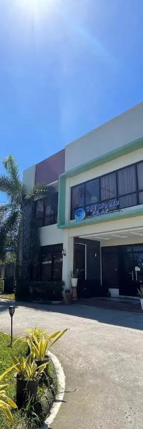 Argao Seabreeze Hotel powered by Cocotel，位于Argao的酒店