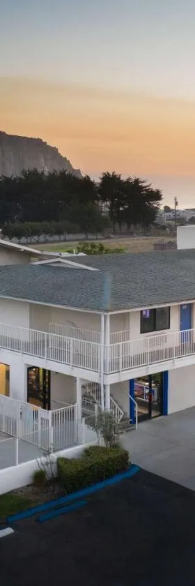 莫罗贝6号汽车旅馆，位于莫罗贝的酒店