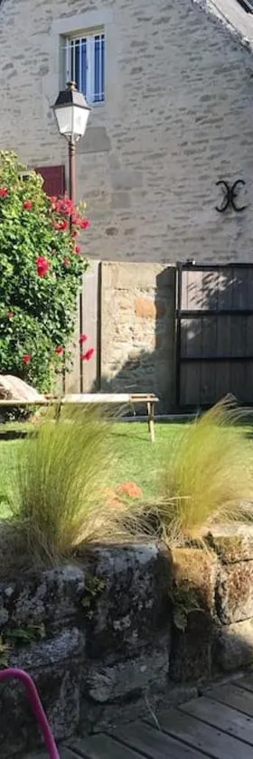 Maison de charme, jardin clos sud, terrasse, 2 minutes plages, au cœur du village de Piriac, 4 chambres 2 SDB.，位于滨海皮里亚克的酒店