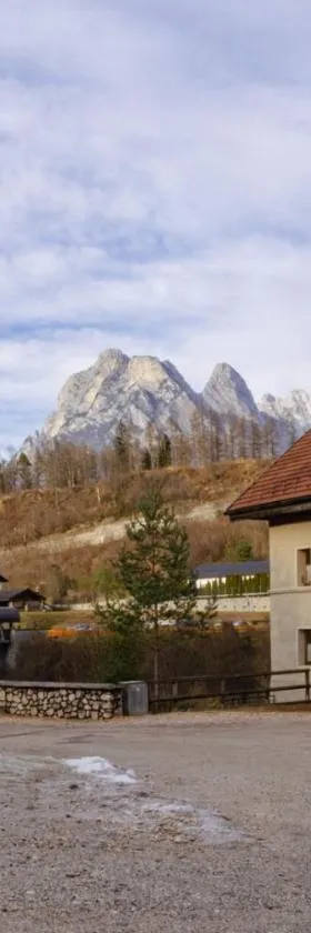 ALLE ANTICHE MINIERE - CASA VACANZE，位于Zenich的酒店