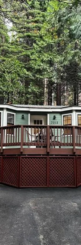 Cedar Oasis - Pet Friendly Cabin w Fireplace, Games and Wifi - 5 min to Big Trees，位于阿诺德的酒店